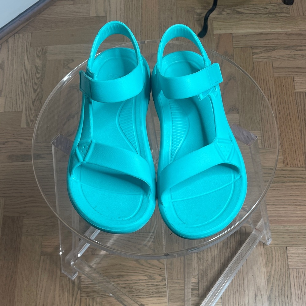 Womens Teva Aqua Sandals sz9